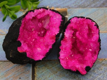 PINK GEODE ROCK STONE LAPIDARY SPECIMEN