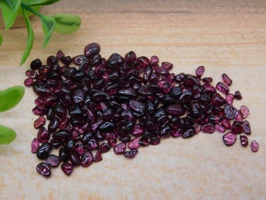 GARNET ROCK STONE LAPIDARY SPECIMEN