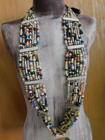 AFRICAN TRADE BEADS ROCK STONE LAPIDARY SPECIMEN