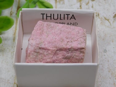 THULITE ROCK STONE LAPIDARY SPECIMEN