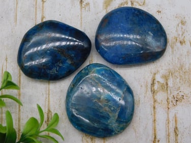 APATITE ROCK STONE LAPIDARY SPECIMEN