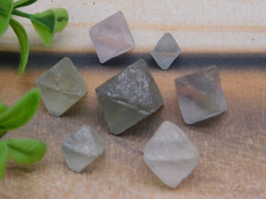 FLUORITE ROCK STONE LAPIDARY SPECIMEN