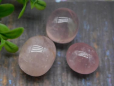 ROSE QUARTZ ROCK STONE LAPIDARY SPECIMEN