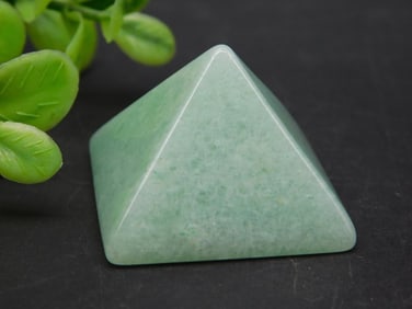 AVENTURINE PYRAMID ROCK STONE LAPIDARY SPECIMEN