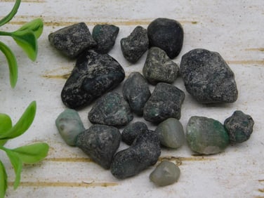 ROUGH EMERALD ROCK STONE LAPIDARY SPECIMEN