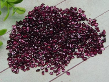 GARNET ROCK STONE LAPIDARY SPECIMEN