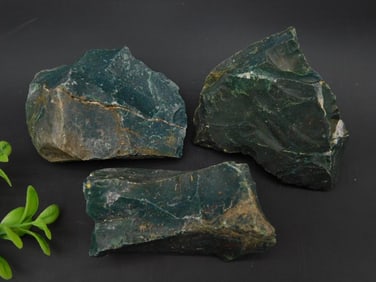 BLOODSTONE ROCK STONE LAPIDARY SPECIMEN