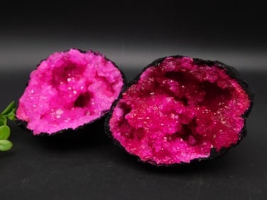PINK GEODE ROCK STONE LAPIDARY SPECIMEN