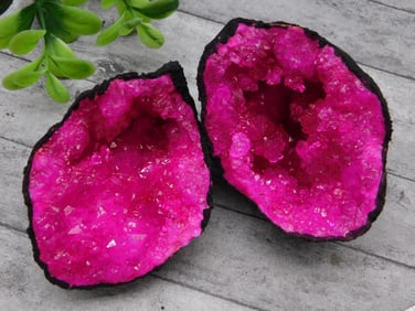 PINK GEODE ROCK STONE LAPIDARY SPECIMEN