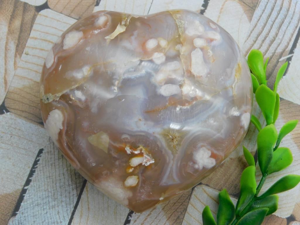HATMANS FLOWER PETAL AGATE HEART ROCK STONE LAPIDARY SPECIMEN: HATMANS FLOWER PETAL AGATE HEART ROCK STONE LAPIDARY SPECIMEN