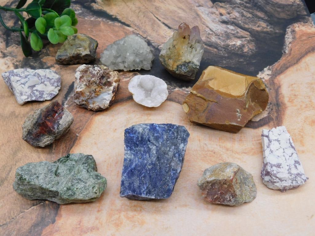 MIXED ROUGH ROCK STONE LAPIDARY SPECIMEN (1 of 2)