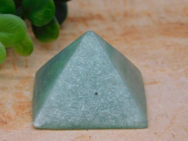 AVENTURINE PYRAMID ROCK STONE LAPIDARY SPECIMEN