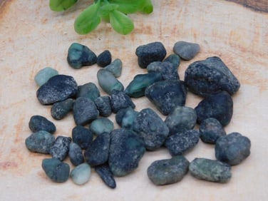 ROUGH EMERALD ROCK STONE LAPIDARY SPECIMEN