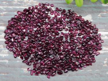 GARNET ROCK STONE LAPIDARY SPECIMEN