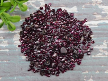 GARNET ROCK STONE LAPIDARY SPECIMEN