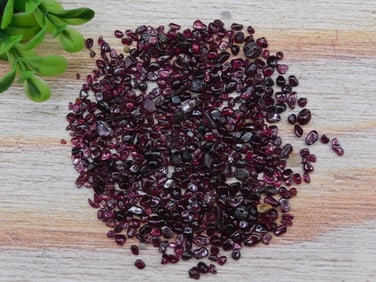 GARNET ROCK STONE LAPIDARY SPECIMEN