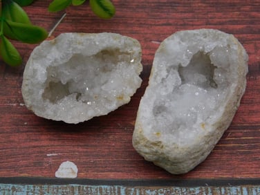 GEODE ROCK STONE LAPIDARY SPECIMEN