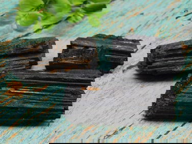 TOURMALINE ROCK STONE LAPIDARY SPECIMEN