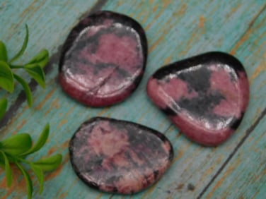 RHODONITE ROCK STONE LAPIDARY SPECIMEN