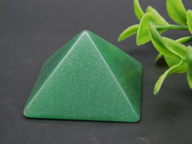 AVENTURINE PYRAMID ROCK STONE LAPIDARY SPECIMEN