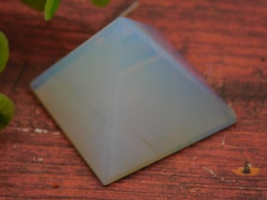 OPALITE PYRAMID ROCK STONE LAPIDARY SPECIMEN