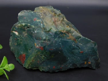 BLOODSTONE ROCK STONE LAPIDARY SPECIMEN