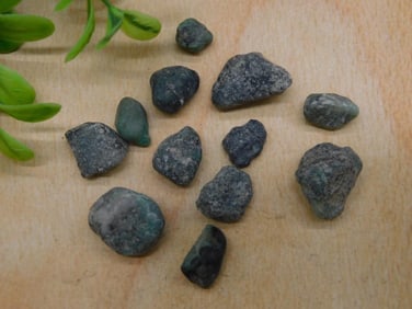 RAW EMERALD ROCK STONE LAPIDARY SPECIMEN