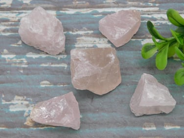 ROSE QUARTZ ROCK STONE LAPIDARY SPECIMEN