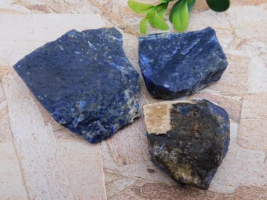 SODALITE ROCK STONE LAPIDARY SPECIMEN