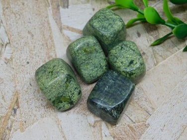 SERPENTINITE ROCK STONE LAPIDARY SPECIMEN