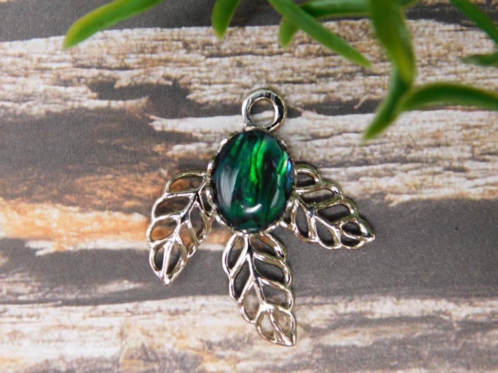 ABALONE STONE LEAF PENDANT ROCK STONE LAPIDARY SPECIMEN: ABALONE STONE LEAF PENDANT ROCK STONE LAPIDARY SPECIMEN