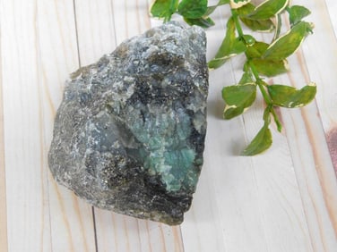 AQUAMARINE IN SERPENTINITE ROCK STONE LAPIDARY SPECIMEN