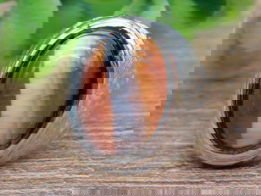 BANDED CARNELIAN STONE RING ROCK STONE LAPIDARY SPECIMEN