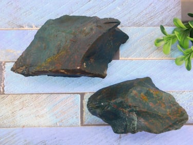 BLOODSTONE ROCK STONE LAPIDARY SPECIMEN