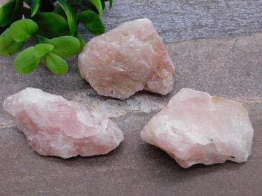 ROSE QUARTZ ROCK STONE LAPIDARY SPECIMEN