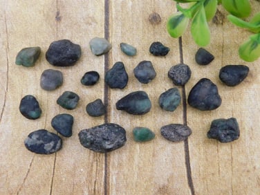 ROUGH EMERALD ROCK STONE LAPIDARY SPECIMEN