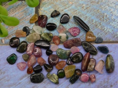 TOURMALINE ROCK STONE LAPIDARY SPECIMEN