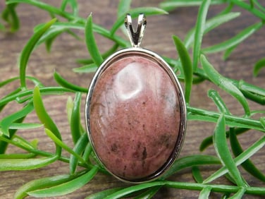 RHODONITE PENDANT ROCK STONE LAPIDARY SPECIMEN