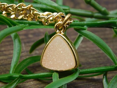 DRUZY QUARTZ PENDANT NECKLACE ROCK STONE LAPIDARY SPECIMEN