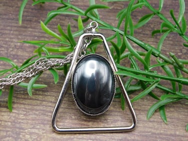 HEMATITE PENDANT NECKLACE ROCK STONE LAPIDARY SPECIMEN