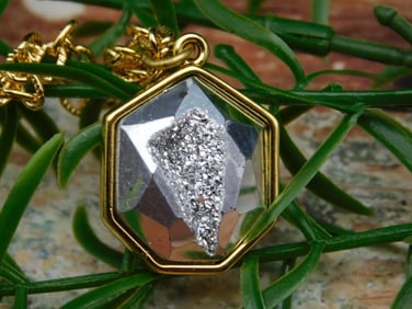 DRUZY QUARTZ PENDANT NECKLACE ROCK STONE LAPIDARY SPECIMEN