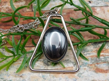HEMATITE PENDANT NECKLACE ROCK STONE LAPIDARY SPECIMEN