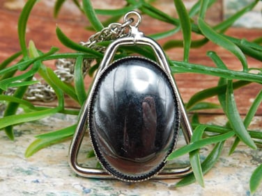 HEMATITE PENDANT NECKLACE ROCK STONE LAPIDARY SPECIMEN