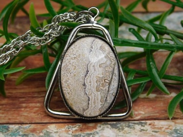 CRAZY LACE PENDANT NECKLACE ROCK STONE LAPIDARY SPECIMEN