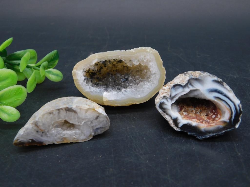 OCO GEODES ROCK STONE LAPIDARY SPECIMEN (1 of 3)