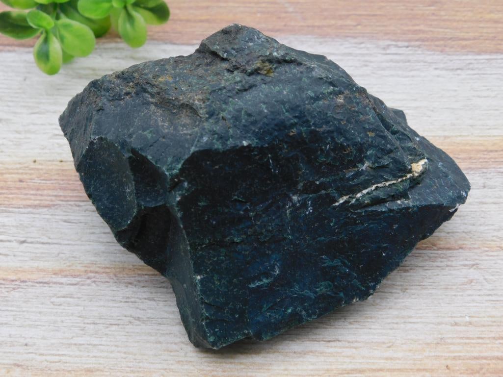 BLOODSTONE AGATE ROCK STONE LAPIDARY SPECIMEN: BLOODSTONE AGATE ROCK STONE LAPIDARY SPECIMEN