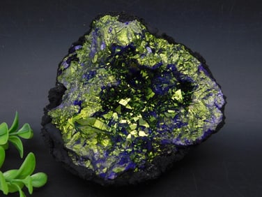 PURPLE AND GOLD GEODE ROCK STONE LAPIDARY SPECIMEN