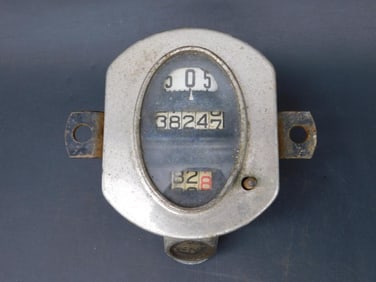 VINTAGE SPEEDOMETER VINTAGE ANTIQUE AUTOMOBILIA
