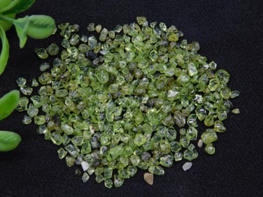 PERIDOT ROCK STONE LAPIDARY SPECIMEN