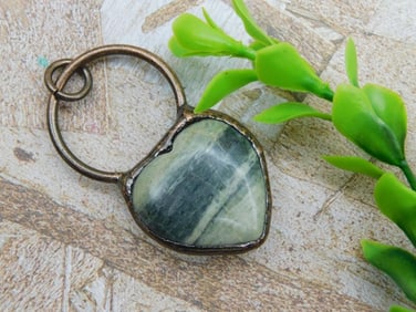 GENUINE STONE HEART PENDANT ROCK STONE LAPIDARY SPECIMEN